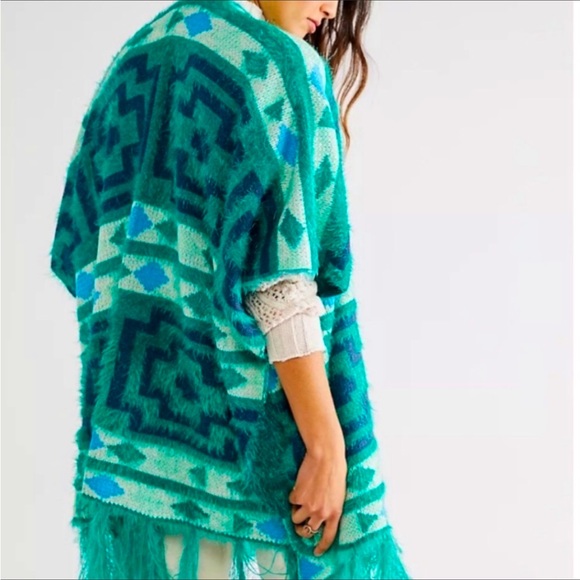 SALE🎉Free People Diamondback Cozy Sweater Kimono Poncho Emerald Green Aztec - Picture 4 of 13